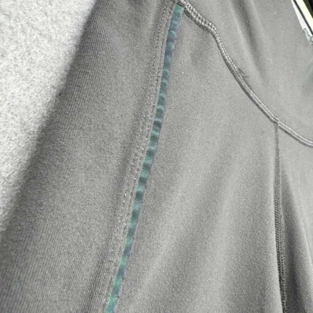 TNA Aritzia Shorts Womens Size Small Gray Atmosphere Biker Reflective‎ Workout